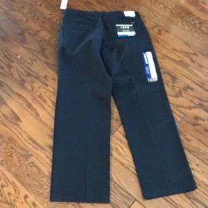 NWT Men’s Navy Izod Flat Front Non Iron Pant 🌟